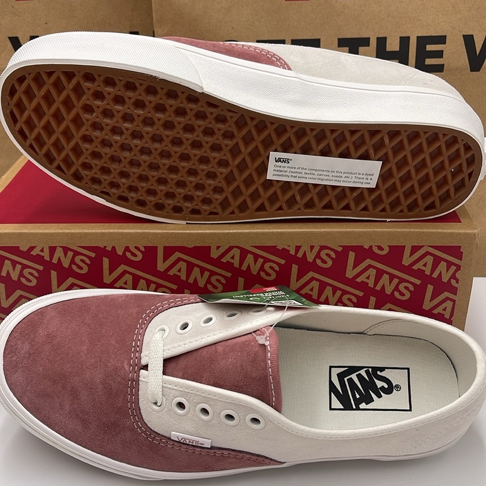 Vans Men’s Authentic Pig Suede Withered Rose
VN000BW5CHO
Sneakers - Picture 4 of 16